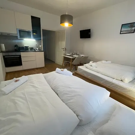 Cozy 5-Person Apartment In Vienna 6 Exterior photo
